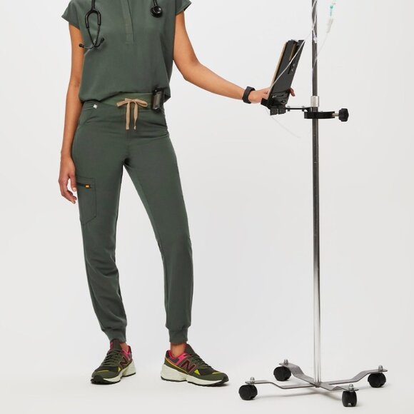 FIGS SCRUB SET - Picture 5 of 7